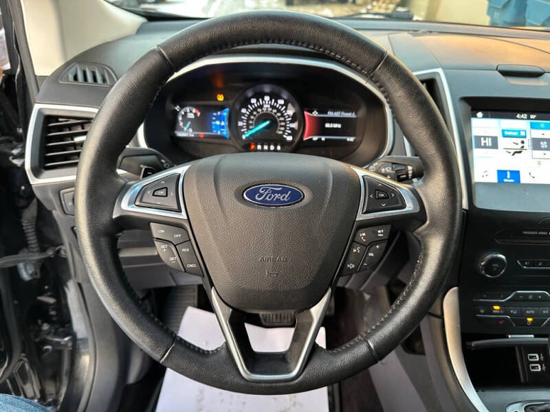 2016 Ford Edge SEL photo 9