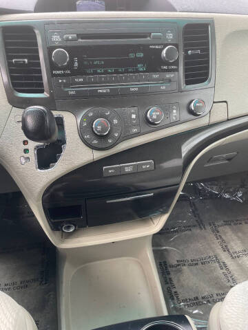 2011 Toyota Sienna LE 7-Passenger