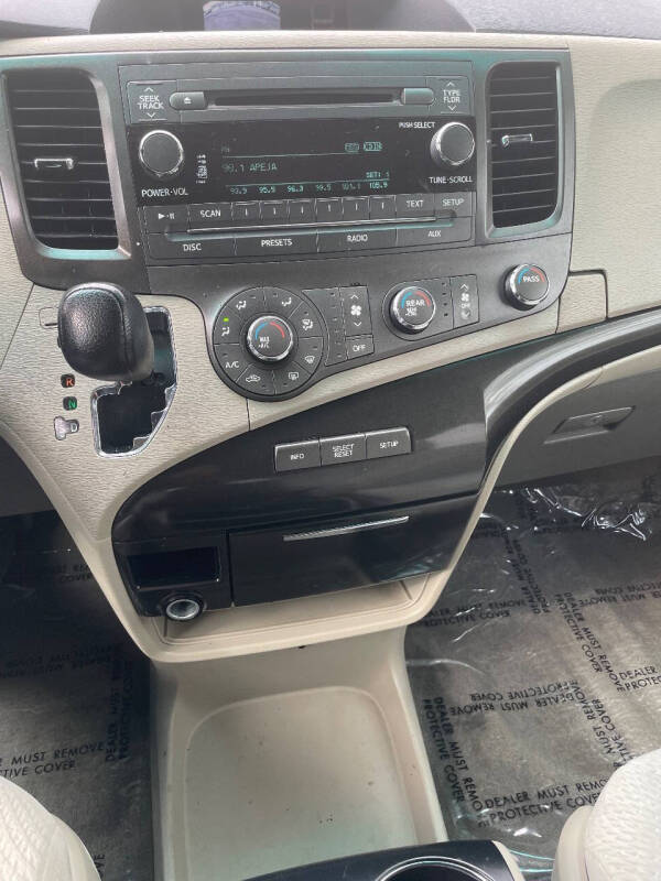 2011 Toyota Sienna LE 7-Passenger