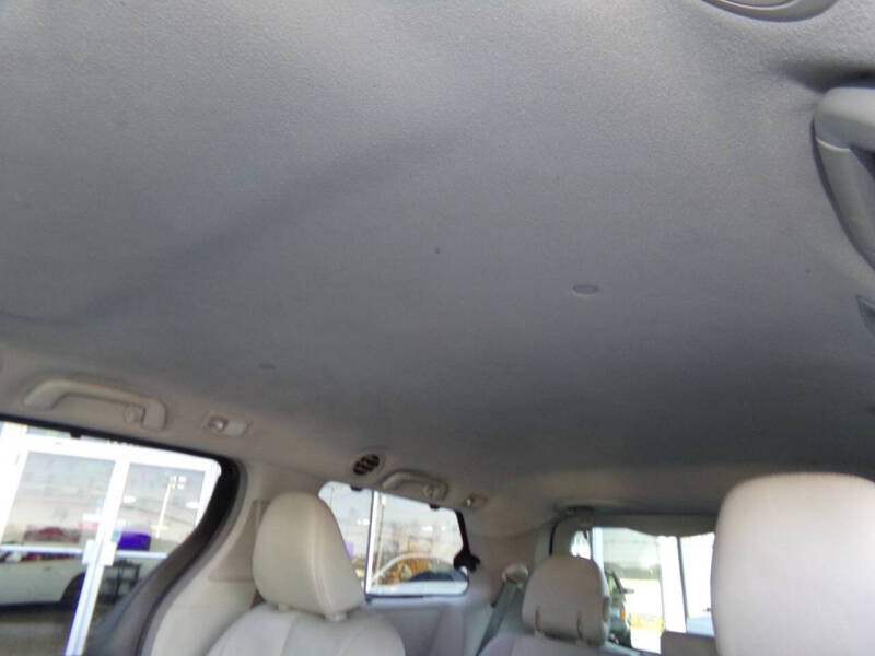 2011 Toyota Sienna XLE 7-Passenger Auto Access Seat