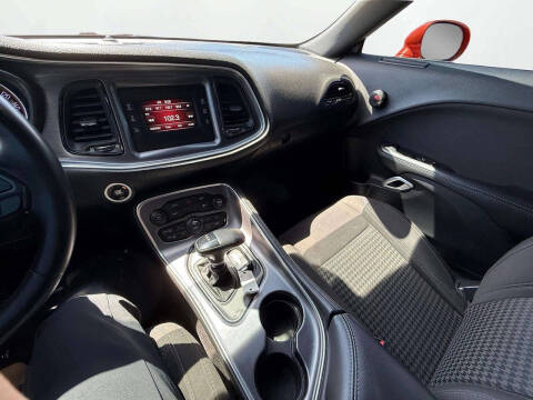 2017 Dodge Challenger SXT