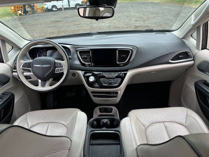 2017 Chrysler Pacifica Hybrid Platinum