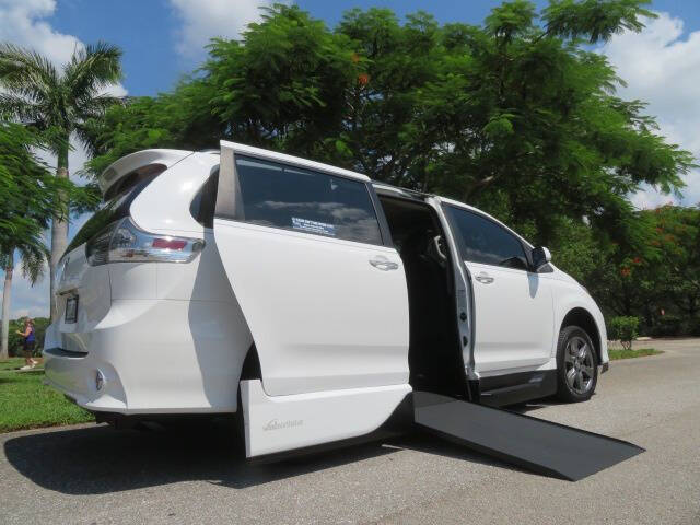 2017 Toyota Sienna SE Premium 8-Passenger