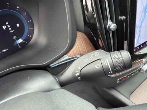 2022 Volvo XC60 B5 Momentum