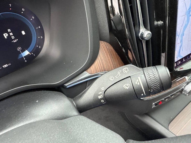 2022 Volvo XC60 B5 Momentum