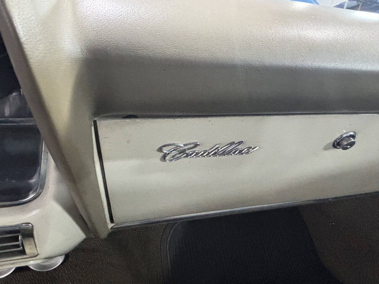 1963 Cadillac DeVille 33