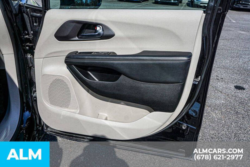 2024 Chrysler Pacifica Plug-In Hybrid Select