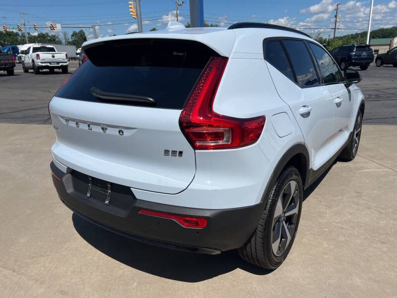 2026 Volvo XC40 B5 Core