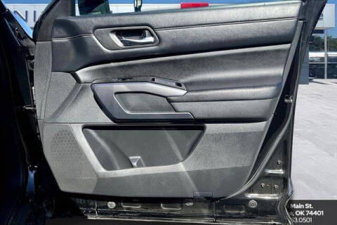 2023 Nissan Pathfinder SL