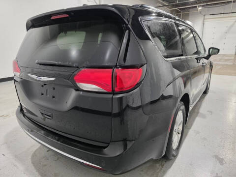2017 Chrysler Pacifica Touring-L Plus