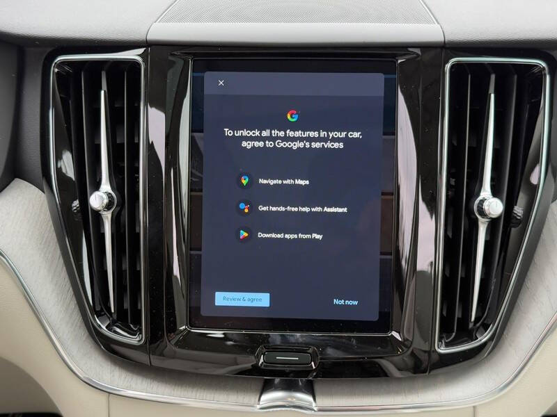 2025 Volvo XC60 T8 Plus Dark Theme