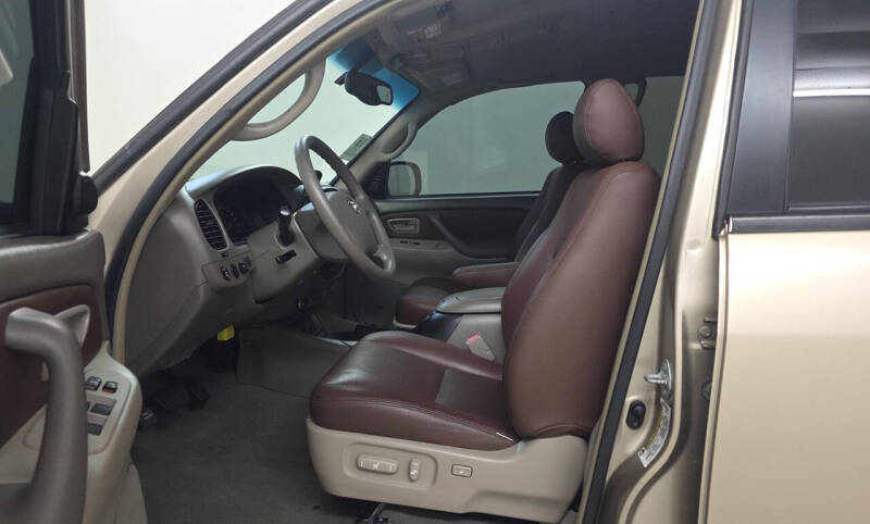 2005 Toyota Sequoia SR5