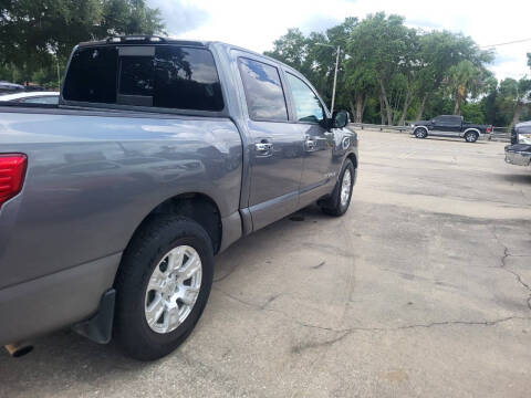 2017 Nissan Titan SV