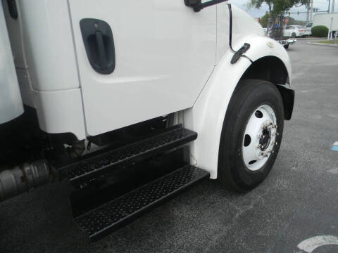 2018 Freightliner M2 106