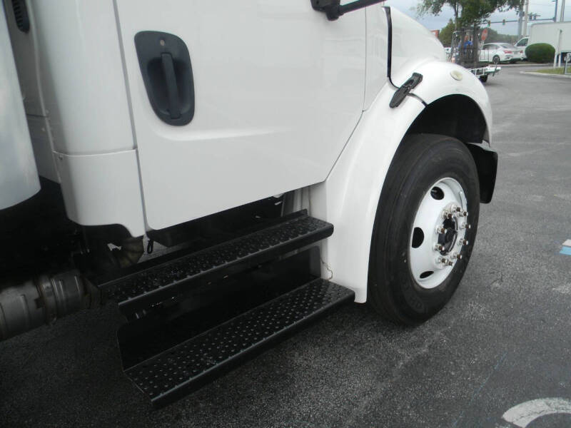 2018 Freightliner M2 106