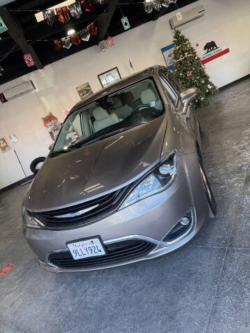 2018 Chrysler Pacifica Hybrid Touring Plus
