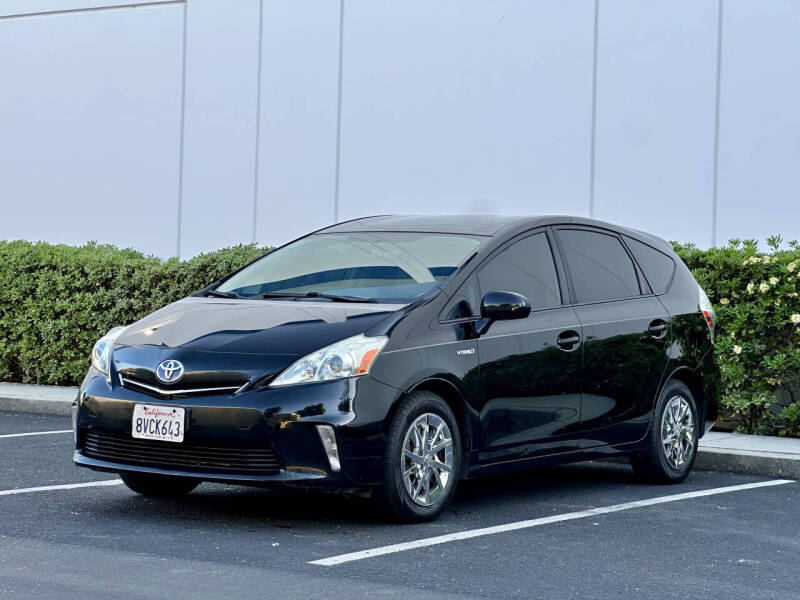 2013 Toyota Prius v Three