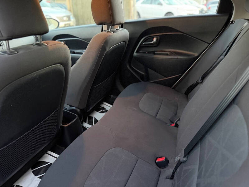 2013 Kia Rio 5-Door LX