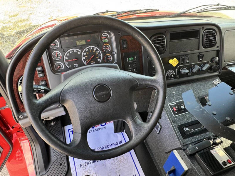 2016 Freightliner M2 106