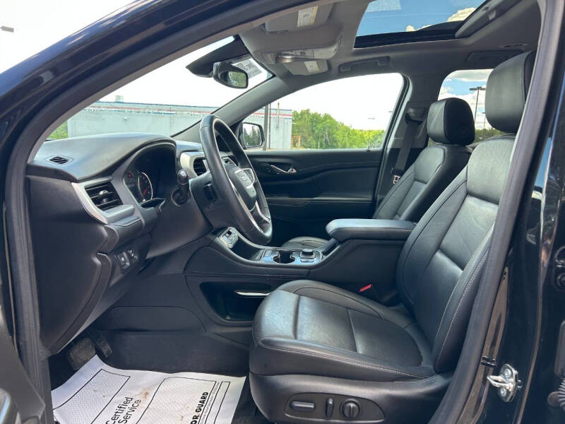 2023 GMC Acadia SLT