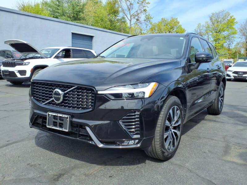 2025 Volvo XC60 B5 Core Dark Theme