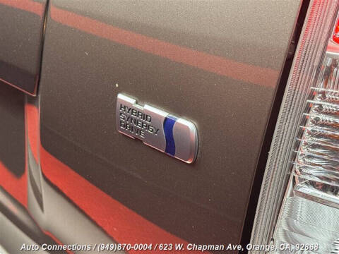 2016 Toyota Prius v Three