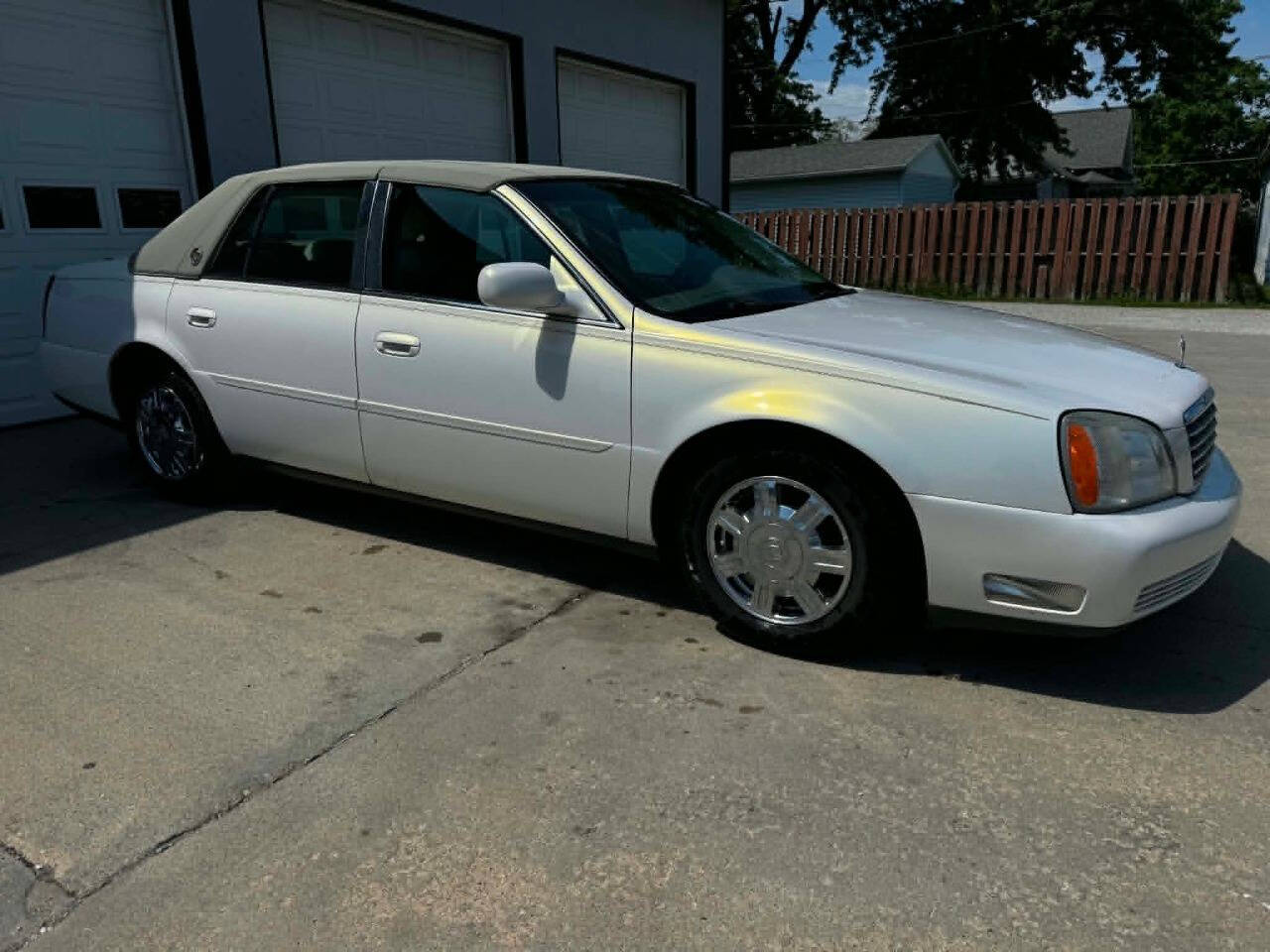 Off white 2004 Cadillac DeVille Base 4dr Sedan 2