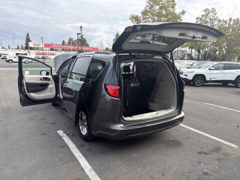 2017 Chrysler Pacifica Touring