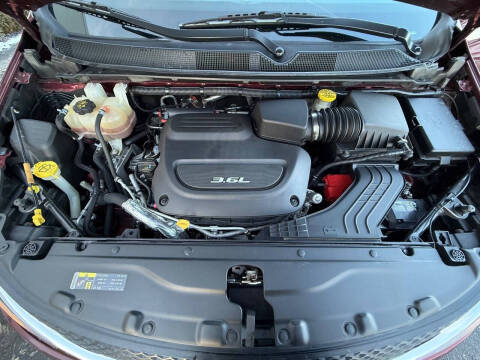 2017 Chrysler Pacifica Touring-L Plus