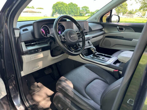 2022 Kia Carnival LX