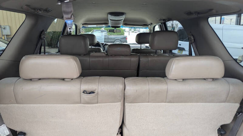2004 Toyota Sequoia SR5