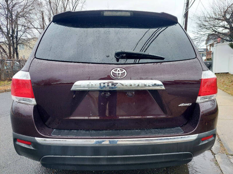 2011 Toyota Highlander SE