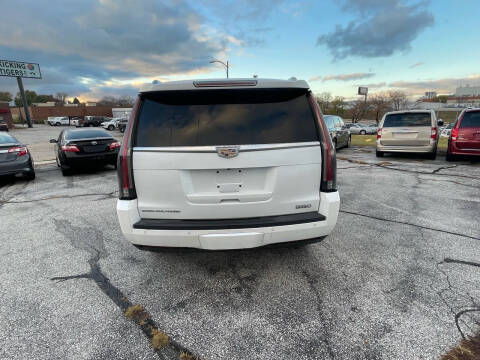 2016 Cadillac Escalade Luxury Collection