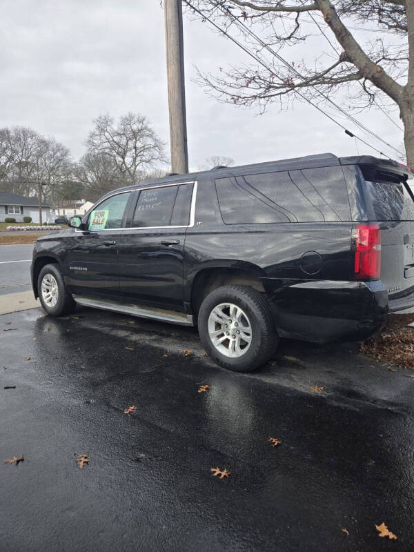 2015 Chevrolet Suburban LT's photo