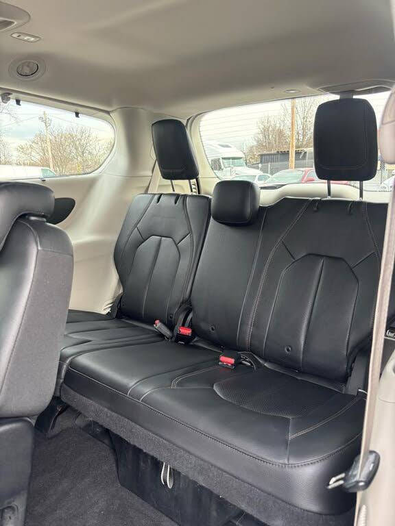 Brilliant Black Crystal Pearlcoat 2019 Chrysler Pacifica Touring L Touring L 4dr Mini-Van 14
