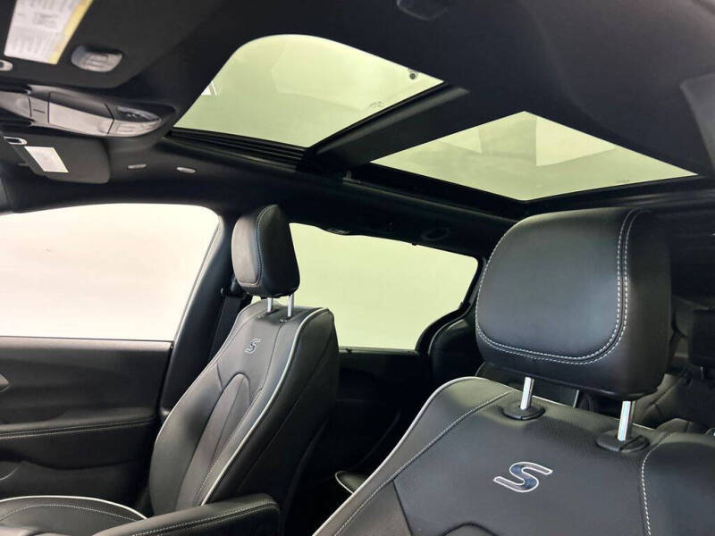 2027 Chrysler Pacifica Limited