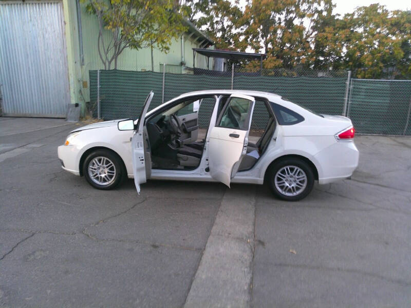 2010 Ford Focus SE photo 12