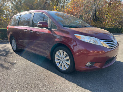 2013 Toyota Sienna for sale at Urbin Auto Sales in Garfield NJ