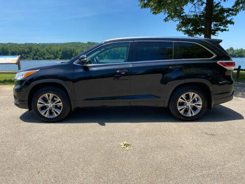 2014 Toyota Highlander for sale at Monroe Auto's, LLC in Parsons TN