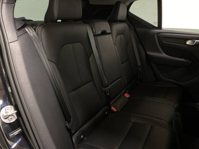 2025 Volvo XC40 B5 Plus Dark Theme