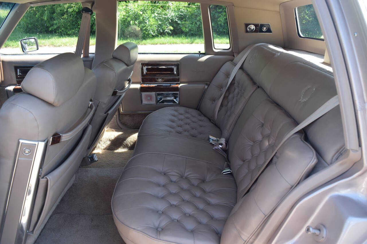 1991 Cadillac Brougham 135