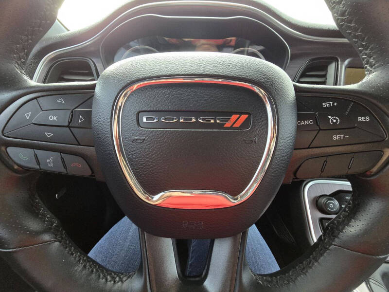 2017 Dodge Challenger R/T Shaker