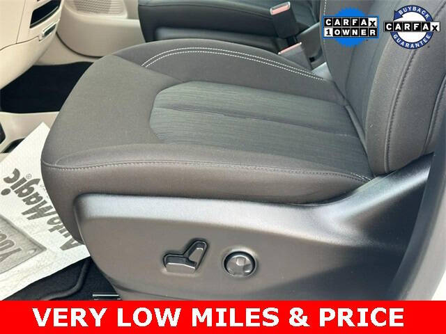 2024 Chrysler Voyager LX