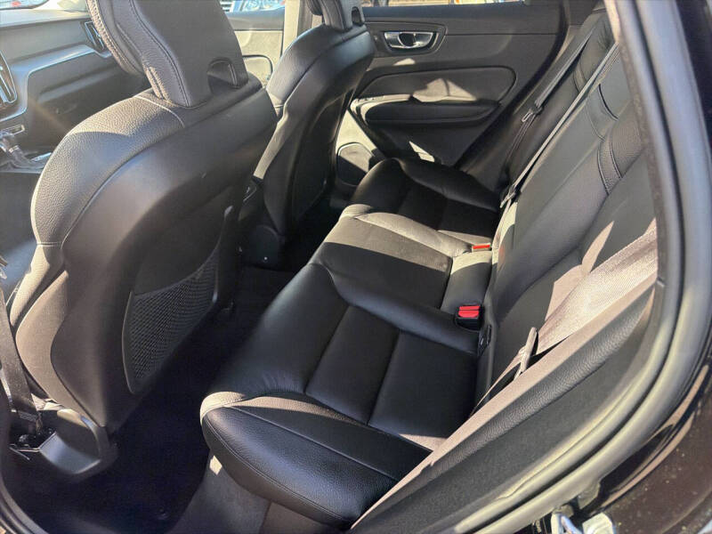 2020 Volvo XC60 T6 Momentum