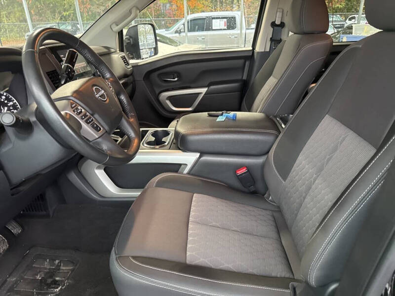 2024 Nissan Titan SV