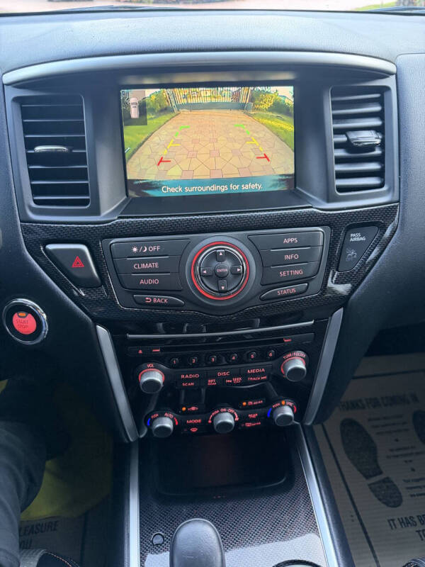 2020 Nissan Pathfinder SV