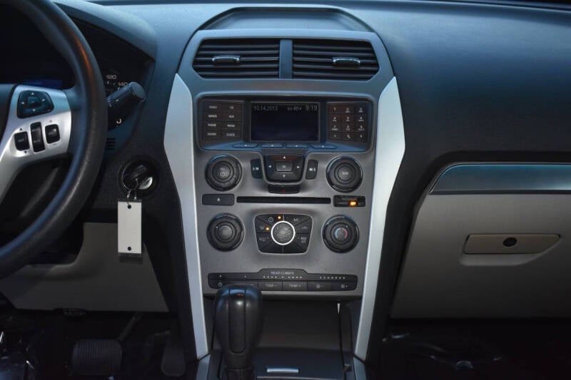 2014 Ford Explorer Base photo 44