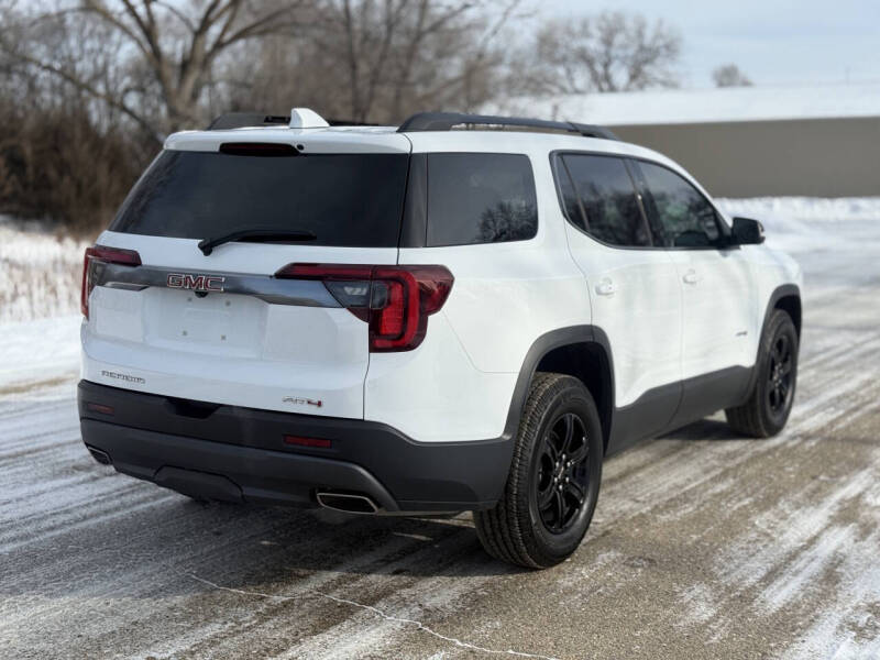 2023 GMC Acadia AT4
