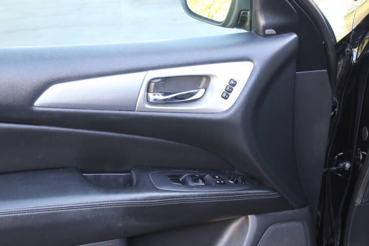 2018 Nissan Pathfinder SL