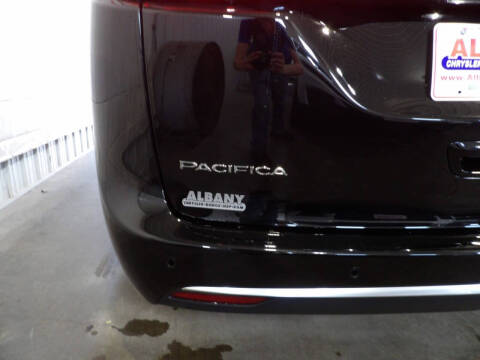 2027 Chrysler Pacifica Select